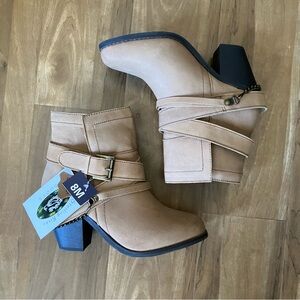 NWT. Sterling River Genuine Leather Ankle Boots